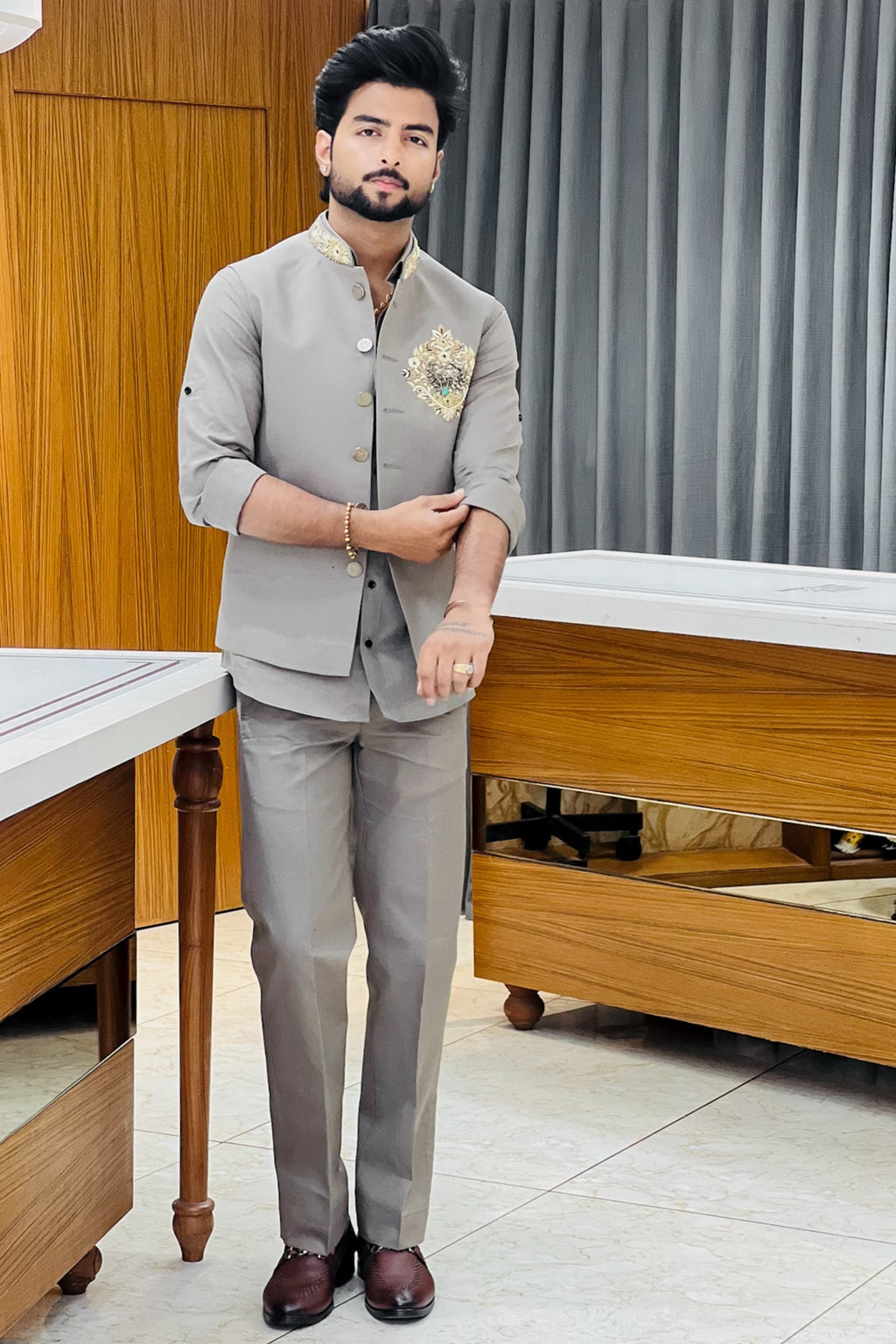 Grey Linen Shirt Jacket Set with Leopard Metal Emblem