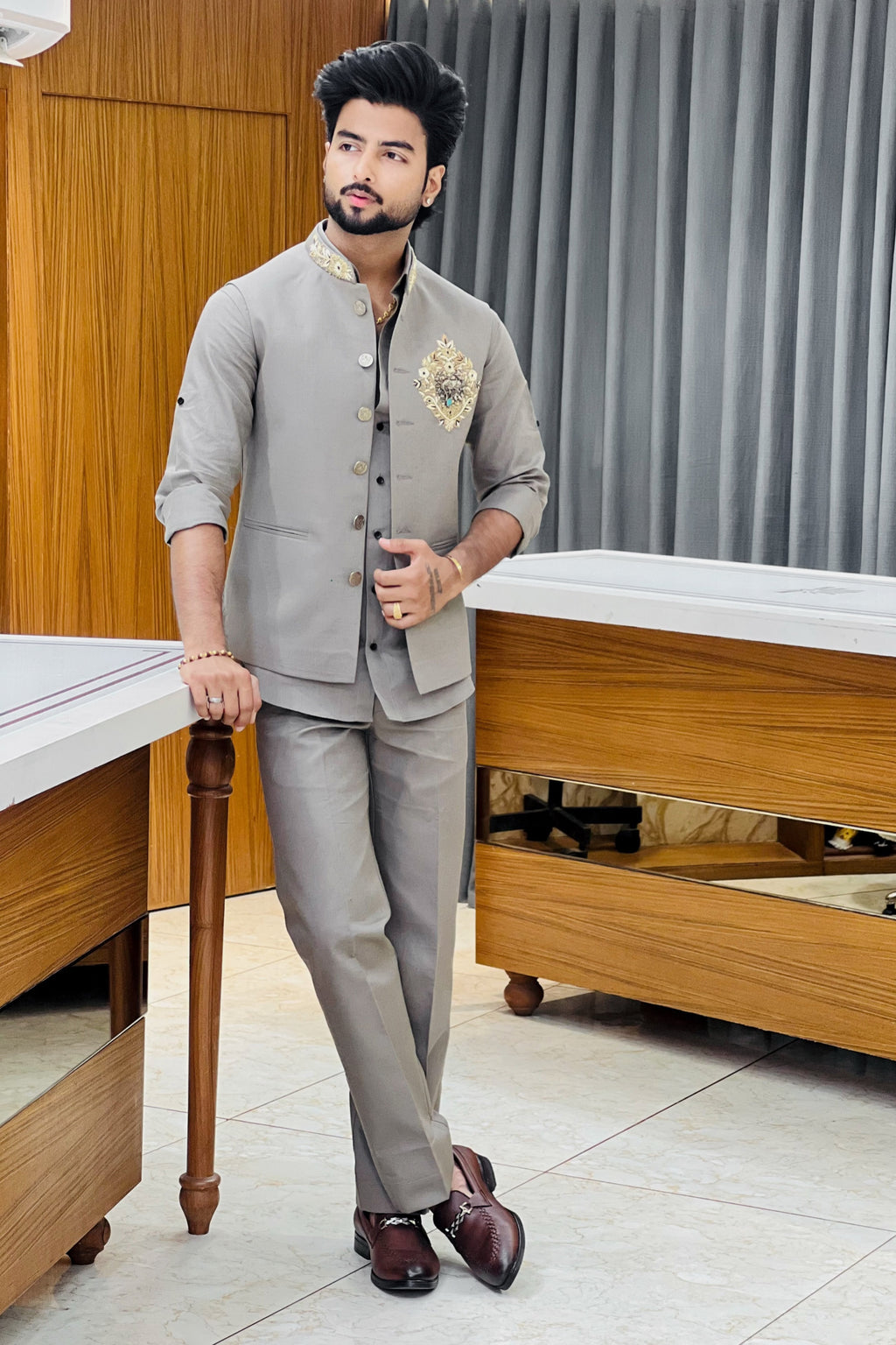Grey Linen Shirt Jacket Set with Leopard Metal Emblem