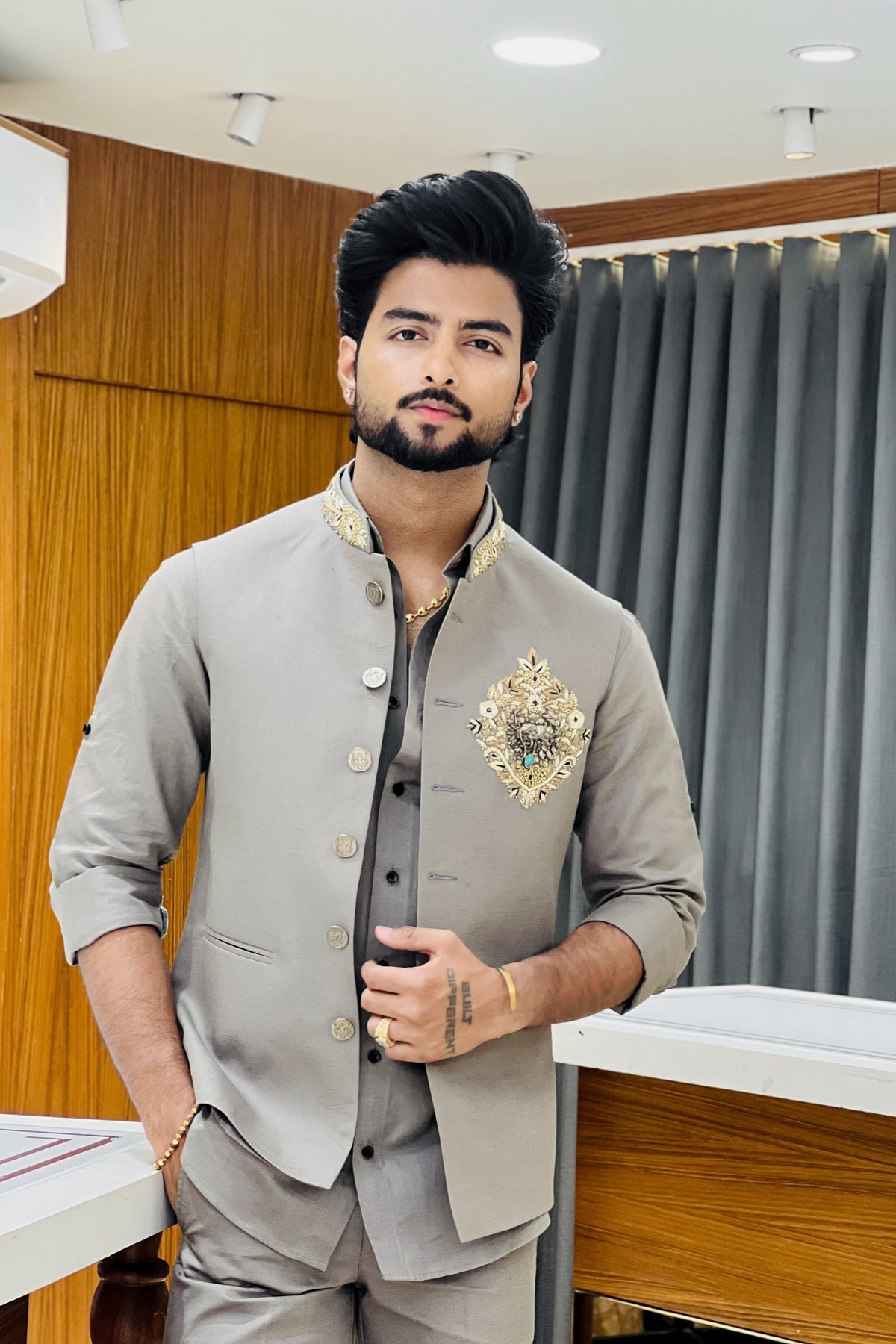 Grey Linen Shirt Jacket Set with Leopard Metal Emblem