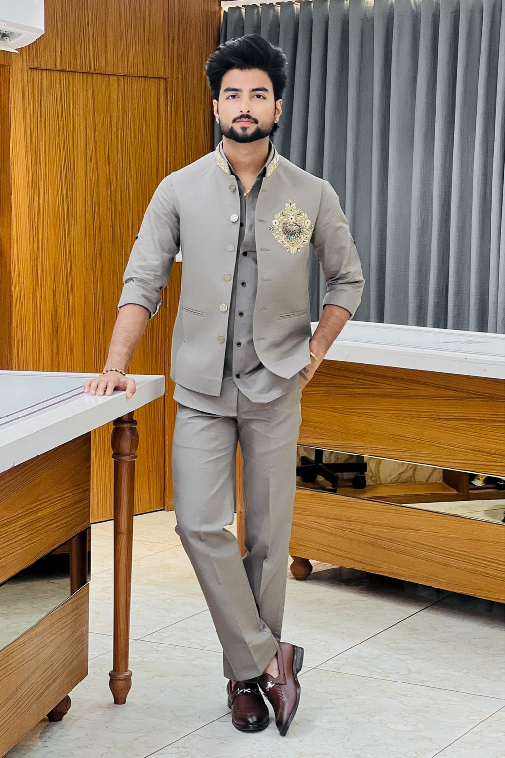 Grey Linen Shirt Jacket Set with Leopard Metal Emblem
